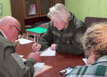Диктант під звуки вибухів. До радіодиктанту долучились працівники Великомихайлівського лісництва