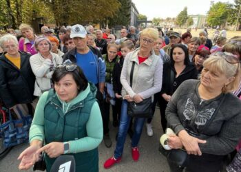 Мешканці Апостолового вийшли сьогодні на мітинг до міськради: які вимоги