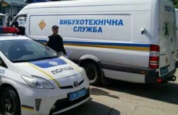 У Дніпрі вибухівку шукали у школі та мережі ТЦ
