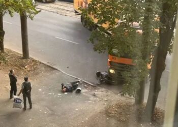 У Дніпрі вантажівка збила скутериста