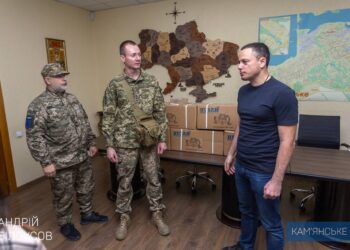 Кам’янське передало обладнання на суму більш ніж півмільйона гривень батальйону ТрО на передову