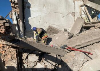 Вже три жертви у Нікополі: з-під завалів дістали тіло жінки