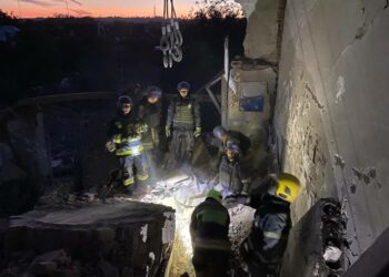 Ракетна атака по гімназії у Нікополі забрала життя чотирьох людей: завершено розбір завалів
