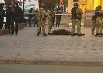 У Києві озброєний чоловік захопив бізнес-центр