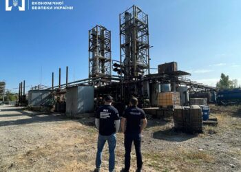 На Дніпропетровщині викрили нафтопереробний завод, що виготовляв фальсифіковане пальне