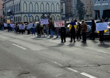 Дніпряни вийшли на мітинг у центрі Дніпра