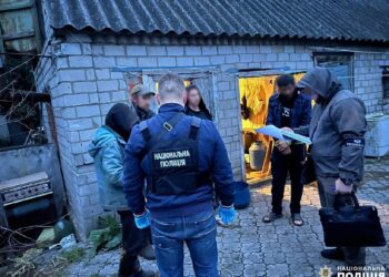 На Дніпропетровщині 51-річний чоловік вербував людей і тримав їх у трудовому рабстві