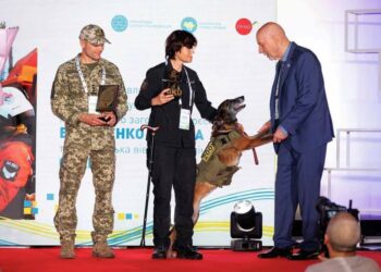 Легендарну пошукову вівчарку Спаркі з Павлограду нагородили за бездоганну службу