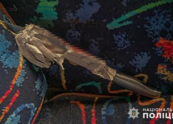 У маршрутці «Дніпро-Запоріжжя»  жінка напала з ножем на підлітка