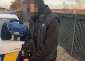 Їхав до Дніпра: патрульні знайшли в автобусі підлітка-втікача з Полтавщини