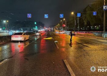 У Дніпрі розшукують водія, який насмерть збив людину
