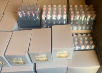 У Павлограді зупинили вантажівку з сотнями пляшок безліцензійного алкоголю