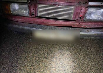 Вночі у Дніпрі нетверезий водій не впорався з керуванням: легковик перекинувся