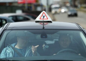 Кабмін дозволив складати теоретичний іспит для отримання посвідчення водія без обов’язкового навчання в автошколі