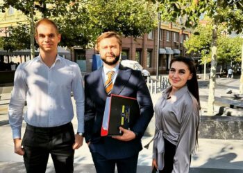 Патрульній дозволили працювати далі, а її напарник досі під домашнім арештом: завершилося розслідування по справі смертельної стрілянини у Дніпрі