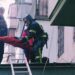 У Дніпрі на козирьок під’їзду впали жінка з дитиною