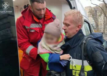 У Дніпрі на пожежі врятували п’ятьох людей, серед них – троє дітей