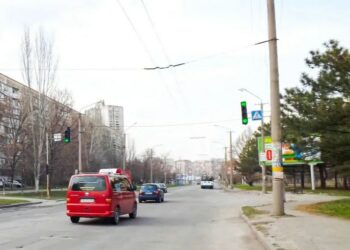У Дніпрі звузять проїзну частину на Набережній Перемоги