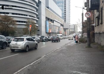 На Новому мосту та у центрі Дніпра сьогодні великі затори