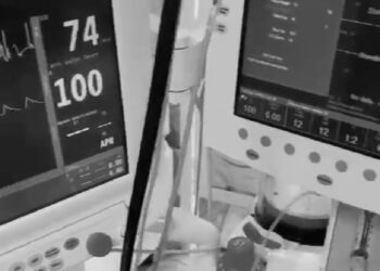Боєць переніс 10 операцій: у лікарні Мечникова рятують важкопораненого