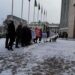 Біля міської ради у Дніпрі зібралися мешканці Сонячної набережної