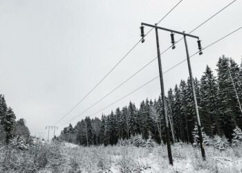 На Дніпропетровщині більше 40 тисяч осель залишаються без світла через негоду
