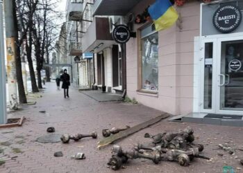 У центрі Дніпра балкон обвалився на тротуар