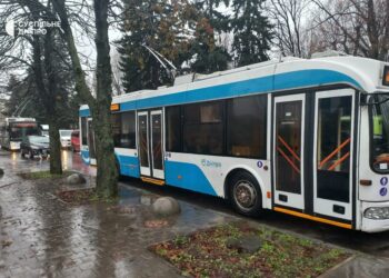 Електротранспорт у Дніпрі сьогодні курсуює з відхиленнями від розкладу у зв’язку з погодними умовами та заторами