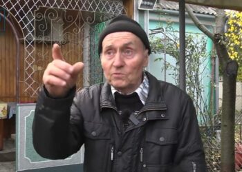 Саморобний вітряк та сонячні батареї. Винахідник з Дніпра вже понад 7 років не платить за світло