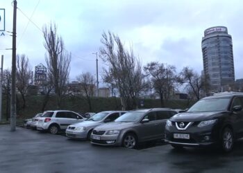 Через негоду в ніч на 29 листопада без електрики залишились близько 100 населених пунктів області