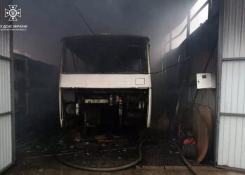 У Павлограді горів гараж із автобусами