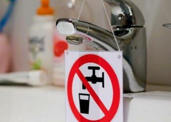 Без води частково залишився правий берег Дніпра