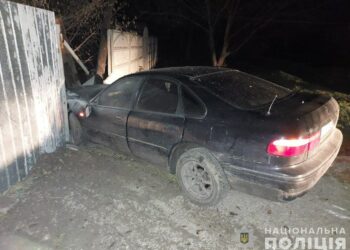 На Дніпропетровщині молодик викрав авто та потрапив у ДТП