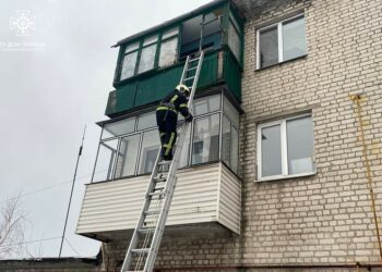 У Дніпрі хибний виклик на пожежу закінчився порятунком хворого чоловіка