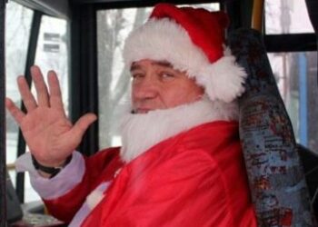 У Кам’янському почав курсувати різдвяний автобус