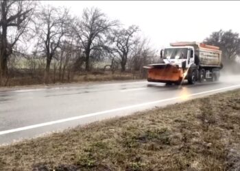 На дорогах області працює 51 одиниця дорожньої техніки: який наразі стан доріг
