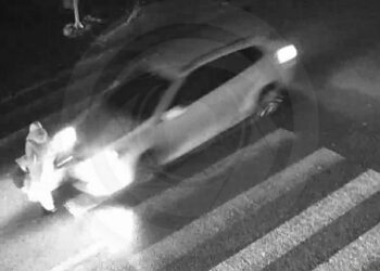 У Дніпрі автівка збила жінку на “зебрі” (ВІДЕО 18+)