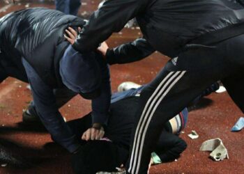 У Павлограді затримали підлітків,  які “під мухою” побили містянина та обікрали