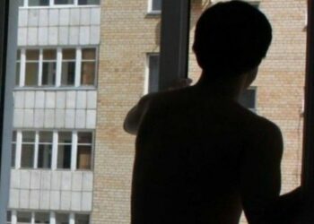 У Кривому Розі юнак намагався вкоротити собі віку, стрибнувши з висоти (ВІДЕО 18+)