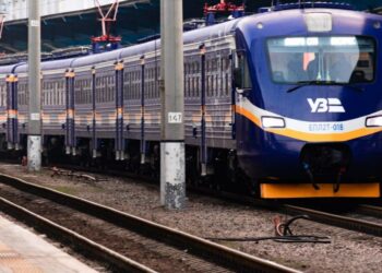 На залізничному вокзалі Дніпра показали оновлений електропоїзд