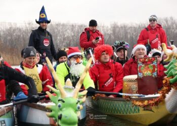 У Дніпрі влаштували карнавал на воді (ФОТО.ВІДЕО)