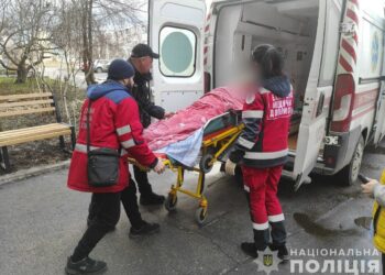 У Новомосковському районі визволили із зачиненої квартири хвору пенсіонерку