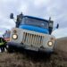 На Донецькому шосе вантажівка злетіла у кювет