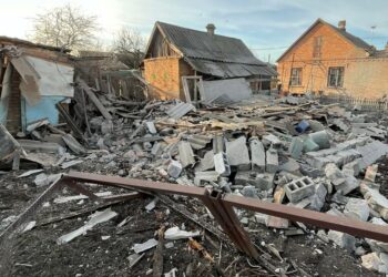Внаслідок обстрілу Нікополя загинув чоловік та поранено жінку