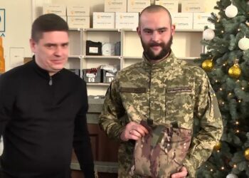На козацькому коні з камуфляжним мішком. У Дніпрі гасили нову марку «Подарунки Святого Миколая»
