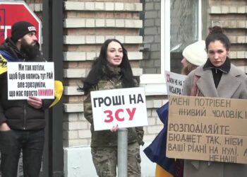 У Дніпрі відбувся пікет дружин військових та загиблих