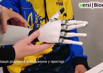 Унікальний біонічний протез руки розробили айтішники з Дніпра