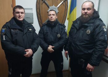 У Дніпрі патрульні врятували життя водію після ДТП