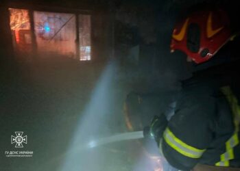 Смертельна пожежа у Павлоградському районі: загинув чоловік, двоє постраждалих, 6 врятованих