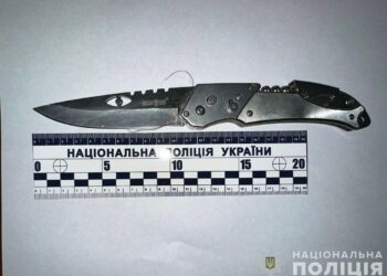 Розбійний напад на Нікопольщині: гість з ножем пограбував господаря оселі